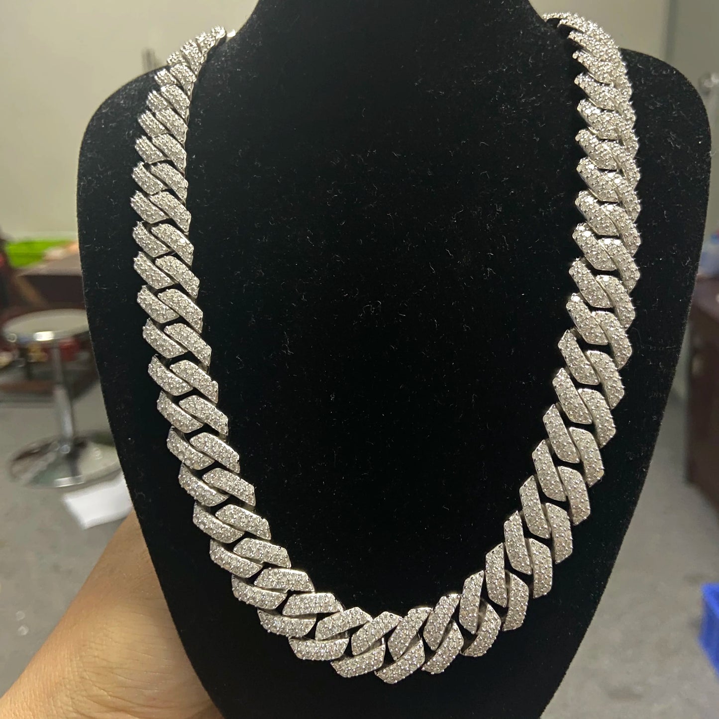 18" White Gold Cuban Chain