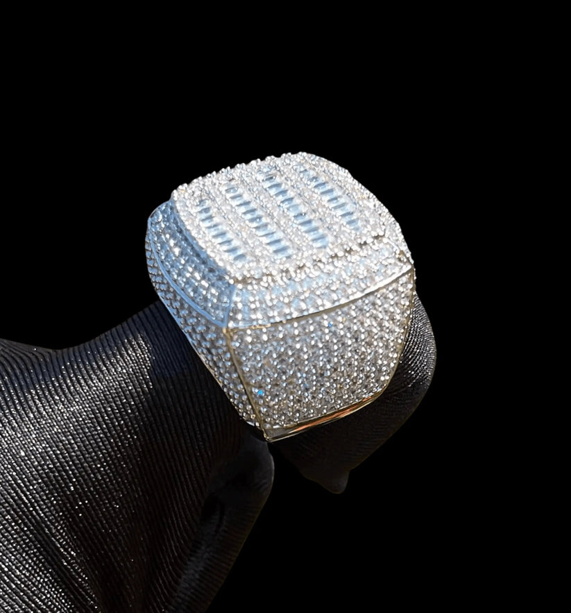 Cushion prong ring