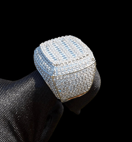 Cushion prong ring

